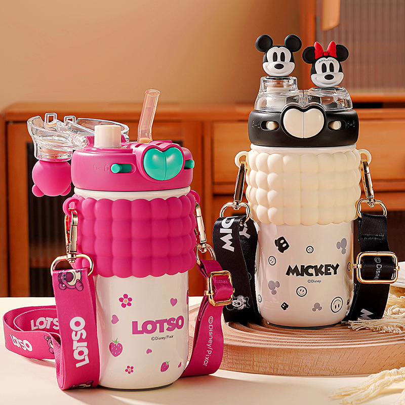 Taza de aislamiento Snoopy Crayon Shin-chan para estudiantes de jardín de infantes con pajitas Taza de agua caliente con doble bebida