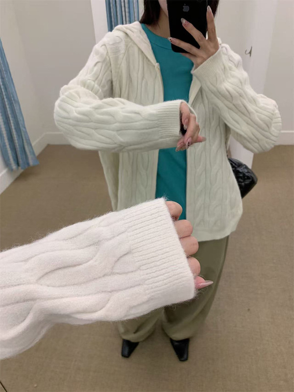 誉一新款2025秋季慵懒风软糯毛衣女麻花纹连帽拉链针织衫女c6815|undefined