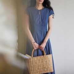 Solihg terフランス一粒の丸首を締めて腰のワンピースの女性のトイレの夏の気質の純色の絶美のスカートを収めます。