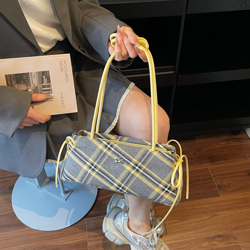 French Style Niche Plaid Underarm Bag For Women - Elegant Versatile Minimalist Baguette Handbag, Sophisticated Fashion Commuter Shoulder Bag - Thumbnail 4