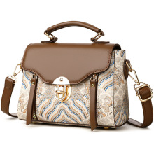 高级感包包女春夏时尚手提锁扣女包小方包洋气百搭单肩斜挎包