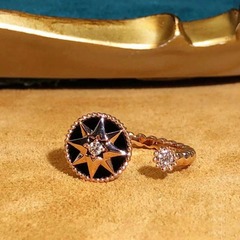 贅沢なファッションモデルの新商品八芒星コンパス指輪の女性欧米風の気質の指輪は色を落とさない防水の手飾りです。