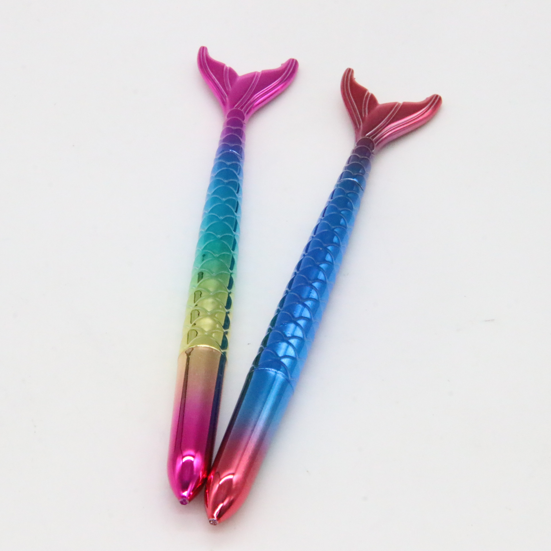 Forma de sirena gradiente pluma de gel pluma de agua sirena bolígrafo creativo pluma de gel fabricante miedo de la firma al por mayor