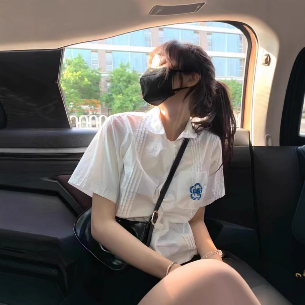 부착 된 고등학교 유니폼 JK 유니폼 오르간 주름 짧은 소매 흰색 셔츠 스포츠 대학 스타일 세트 교복 여성 졸업 유니폼