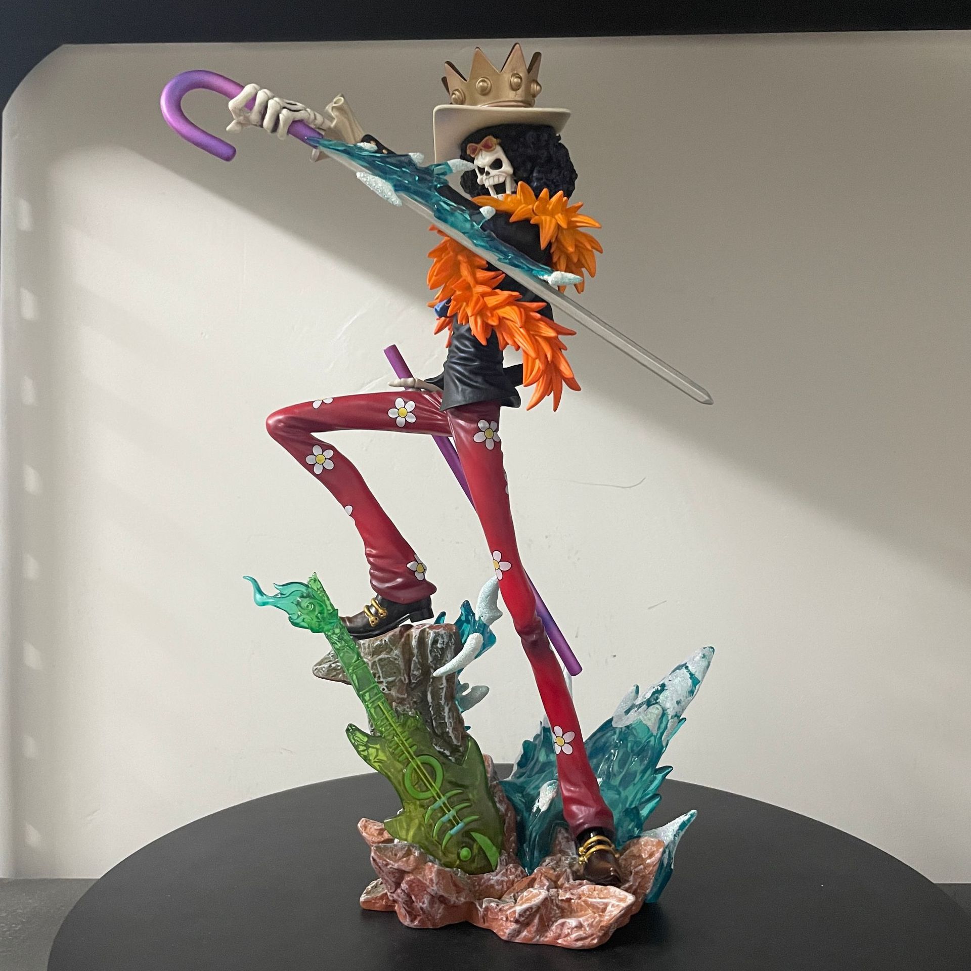 원피스 LX 브룩 2 년 후 해적 애니메이션 선물 GK 장식품 선물로 슈퍼 핸드 헬드 타이드 플레이 테이블