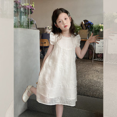 女の子の刺繍のチャイナドレスのスカートの子供の新しい中国式のワンピースの大きい子供服の洋風のベストのスカートの2025夏服の新型