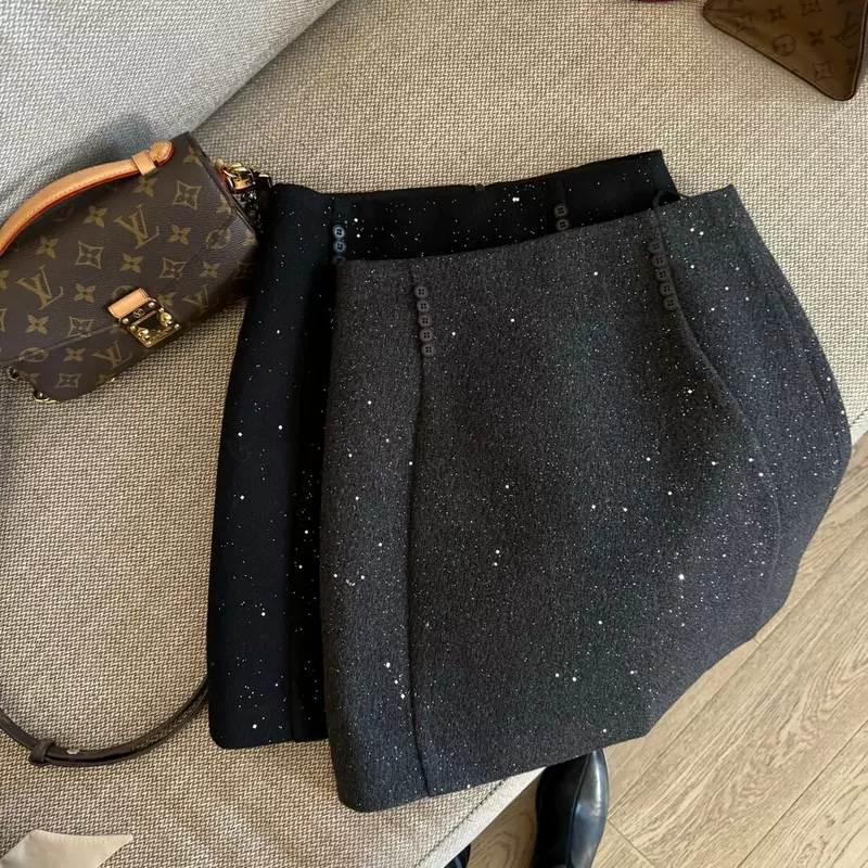 Winter skirt, A-line, hip-accented