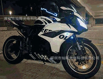 Мотоциклетный шлем с холодным освещением ленты шлем декоративный может приклеить светящуюся полосу вибрато же украшение фар светится