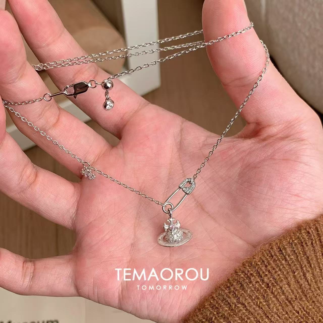 Iris Silver Brushed Saturn Necklace for Women Inlaid with Pink Diamond Pin Geometric Sweater Chain Non-Fading Accessories