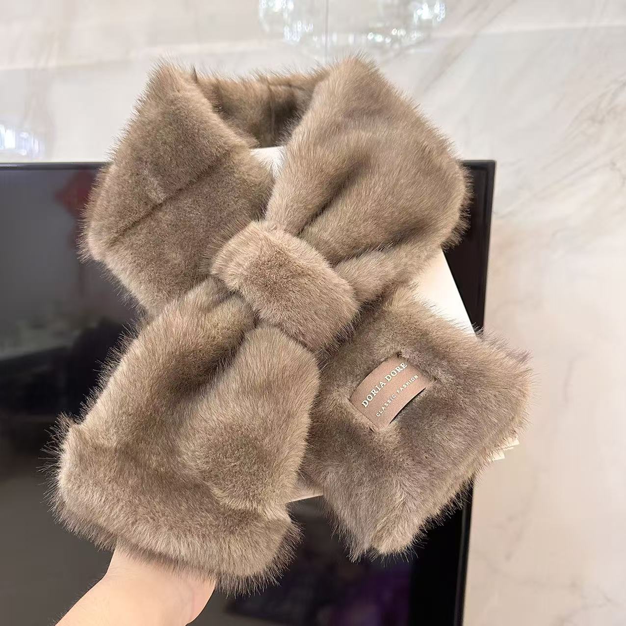 Niche High-Quality Fur Scarf Cross Scarf for Women Thickeneded Imitation Mink Gradient Color Small Scarf Autumn and Winter