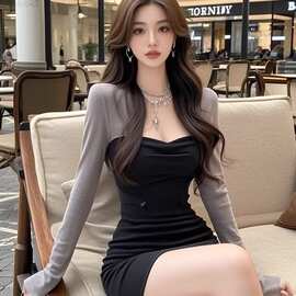 山力达迪气质御姐范方领撞色长袖连衣裙女2026春季冬新款收腰显瘦