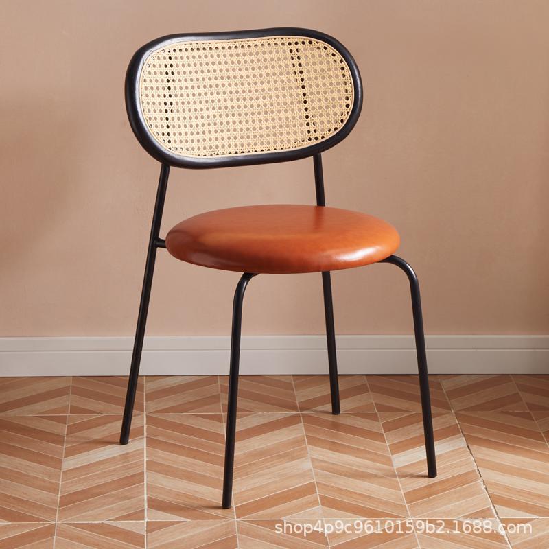Respaldo Negro - cojín de piel naranja - piernas negras