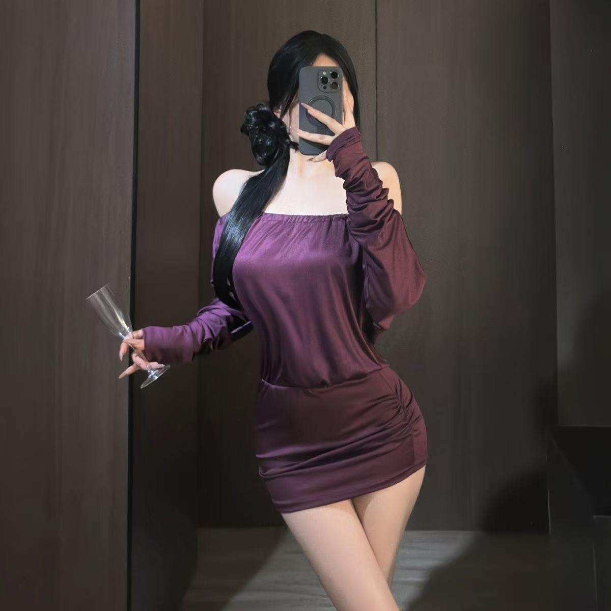 Off-The-Shoulder Long-Sleeve Bodycon Mini Dress with Cinched Waist and Backless Design — detail image 2
