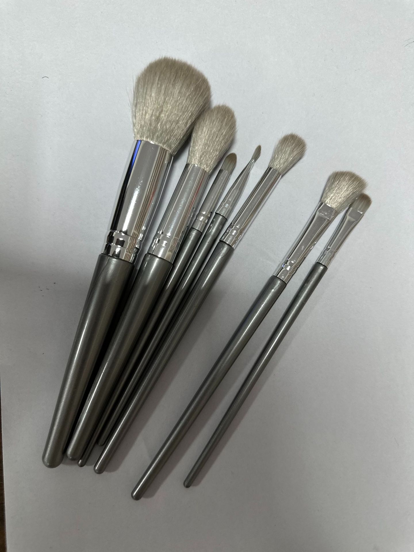 Nuevo 14 patrones primera sierra Li compañero de clase cepillo de maquillaje traje de sombra de ojos cepillo de rubor cepillo Fundación cepillo de belleza trabajador