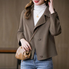 コートの女性の秋のタイプの外は小さい背の両面を着ます。コートの女性の短いタイプの毛です。コートの潮2023年の新型の婦人服です。