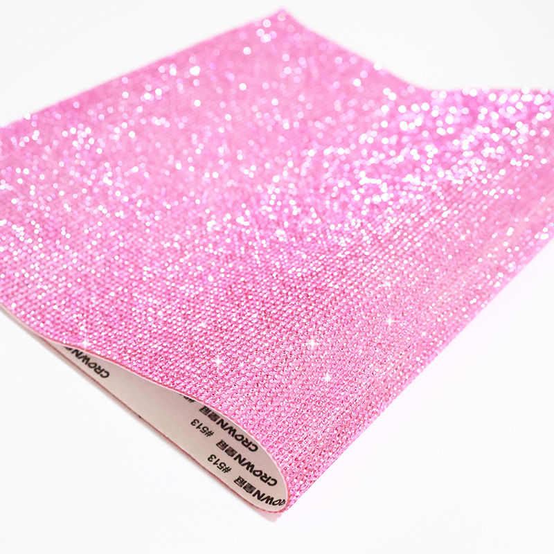 Los fabricantes venden al por mayor agua de vidrio, pegatinas de diamantes, adhesivos, taladros en caliente, piezas de diamantes decorativas para automóviles autoadhesivas, accesorios de joyería de bricolaje, taladros