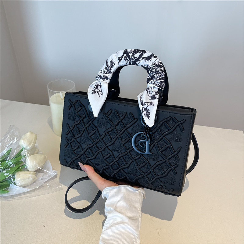 Princess Diana Bag with Intricate Embroidery, New 2026 High-End Silk Scarf Versatile Handbag for Women, Shoulder and Crossbody Bag for Cross-Border Sales