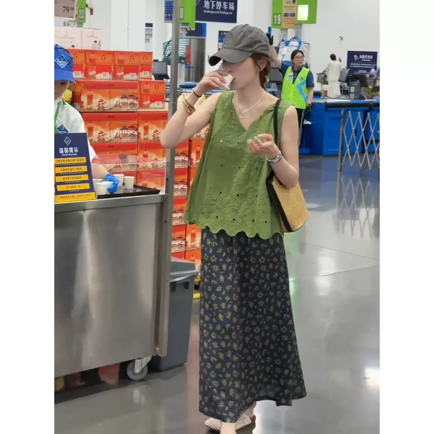 高级感气质v领无袖衬衫上衣+高腰显瘦半身裙两件套夏季新款套装潮