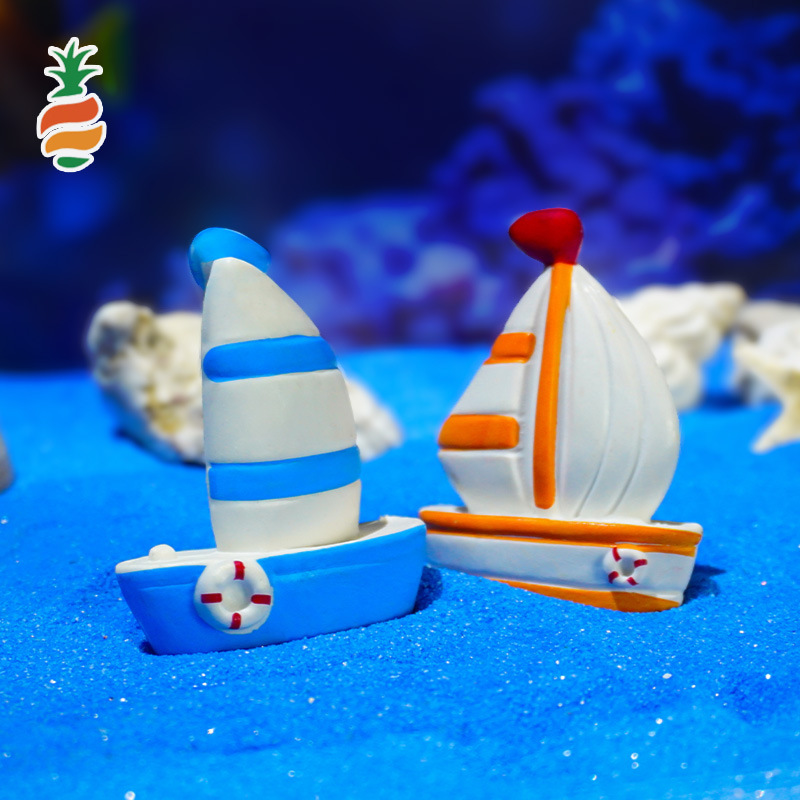El comerciante empuja el paisaje de la pecera, la decoración de la playa, el velero pequeño, el micro paisaje, los juguetes de PVC, los fabricantes de puntos envían directamente