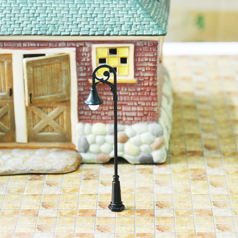 Mini lámpara de jardín, modelo de metal estilo antiguo, micro paisaje, lámpara pequeña, herramientas de arena para escenas hechas a mano, materiales para la creación de mesas de arena arquitectónicas