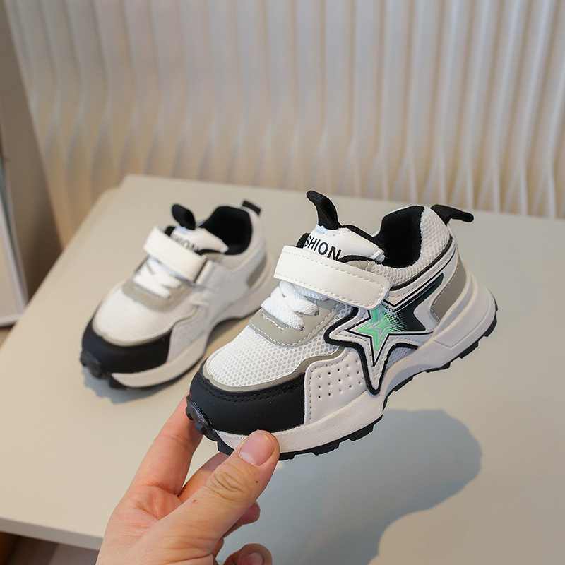 Zapatos de malla para niños, novedad primavera 2026, venta al por mayor, zapatos deportivos transpirables de suela blanda para bebés y niños pequeños, zapatos deportivos para niñas.