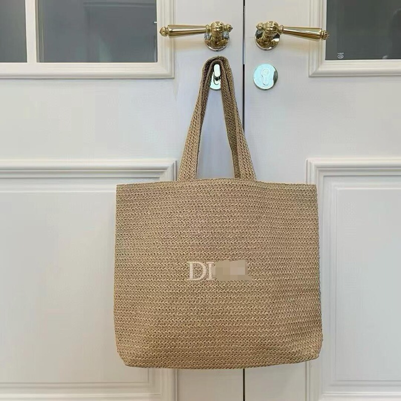 D brand summer gift: woven straw handbag/shopping bag, a large-capacity storage bag with a resort-style design D brand summer gift: woven straw handbag/shopping bag, a large-capacity storage bag with a resort-style design