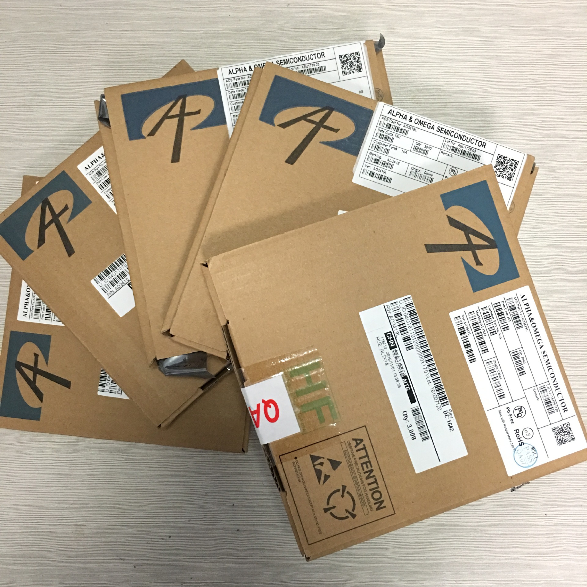 AO3423 场效应P沟道 20V2A 原装AOS万代SOT23 低压 MOS管