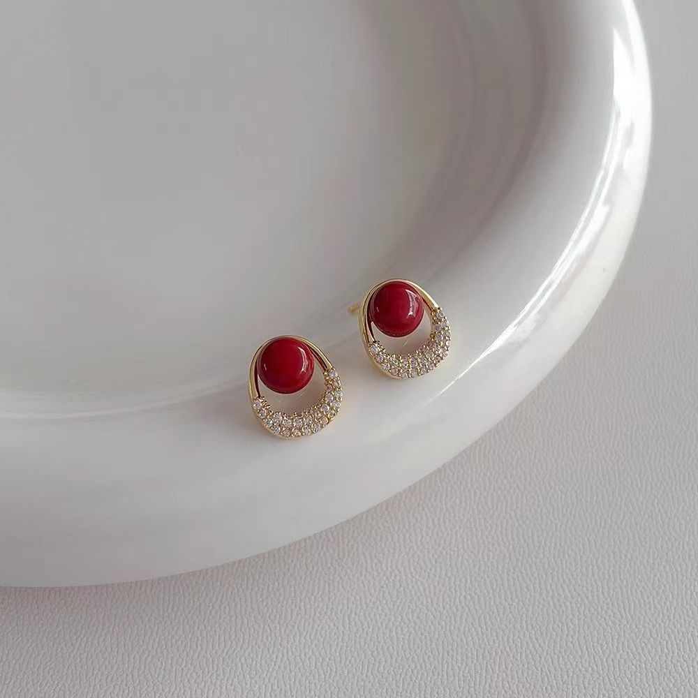 Cubic Zirconia And Pearl Stud Earrings For Everyday Elegance_voghion.com
