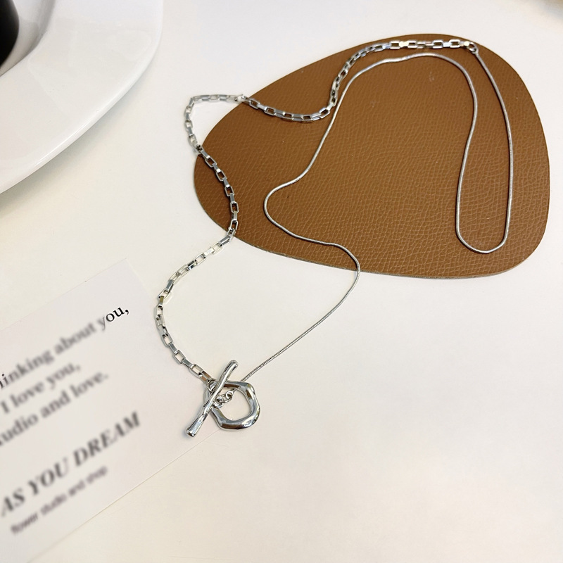 欧米の冷淡なスタイルのネックレスは金属感がシンプルで、デザインのネックチェーンのファッションがクールな新型の鎖骨チェーン6480です。