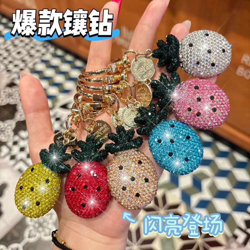 Cross-border bestseller: diamond-encrusted pineapple keychain, fashionable couple's bag pendant, exquisite small accessory for girls