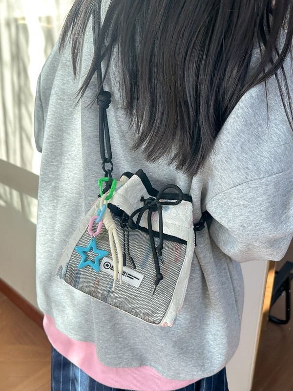 One-shoulder bag for leisure, drawstring, Korean style