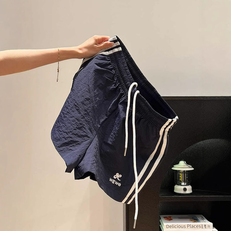 American Three-Stripe Drawstring Sports Shorts for Women 2025 Spring and Summer New Design High-Waist Slim Casual Pants American Three-Stripe Drawstring Sports Shorts for Women 2025 Spring and Summer New Design High-Waist Slim Casual Pants