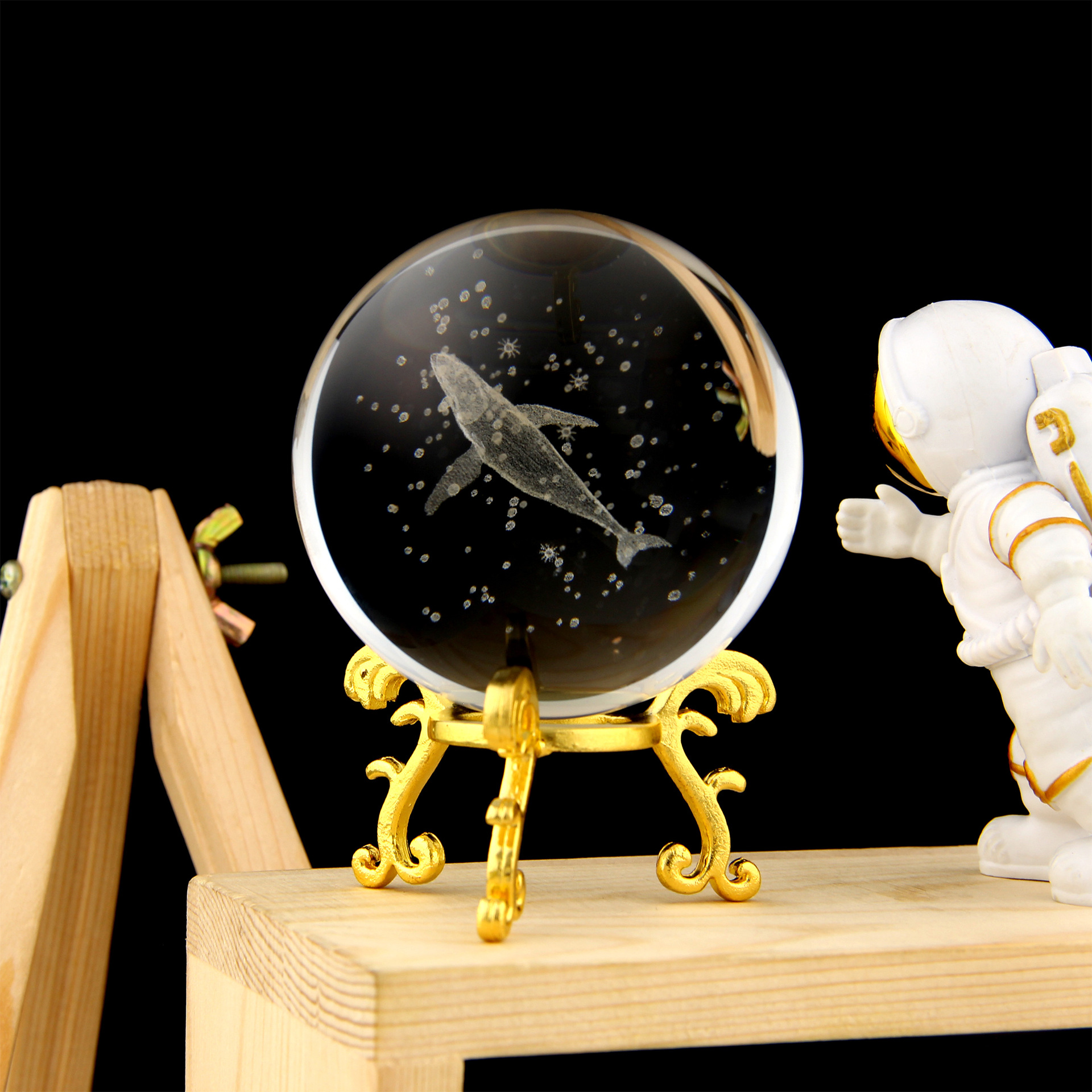 Fabricante de Puzhou, bola de cristal grabada, decoración para el hogar, venta al por mayor transfronteriza, adecuada para salas de estudio, gabinetes de TV y cualquier escena versátil.