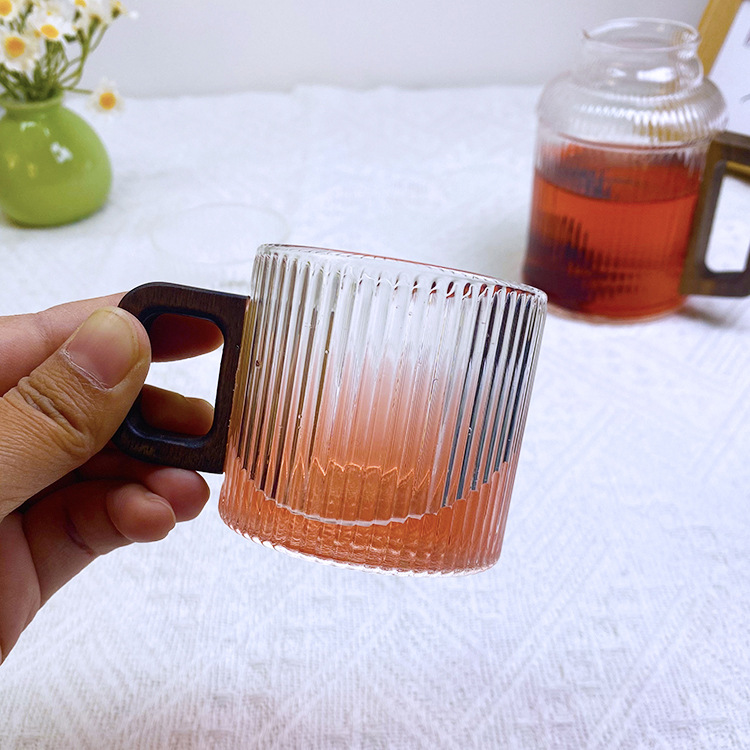 Botella de agua fría, vidrio resistente a altas temperaturas, ropa de madera de lujo ligera para el hogar, juego de olla de taza de agua hervida blanca fría, botella de agua fría de patrón vertical de gran capacidad image 5