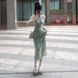 新中式改良旗袍挂脖吊带连衣裙女夏季收腰显瘦开叉包臀绿色长裙子