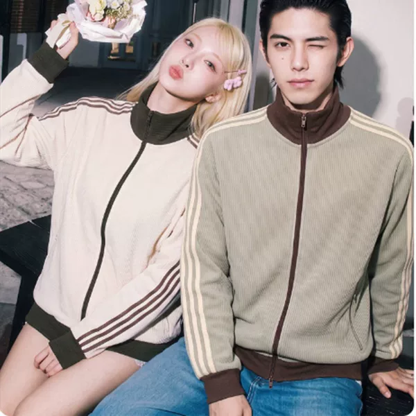 Three-stripe embroidered stand-up collar cardigan sweatshirt jacket for men and women, spring and autumn 2026 new style, three-leaf design