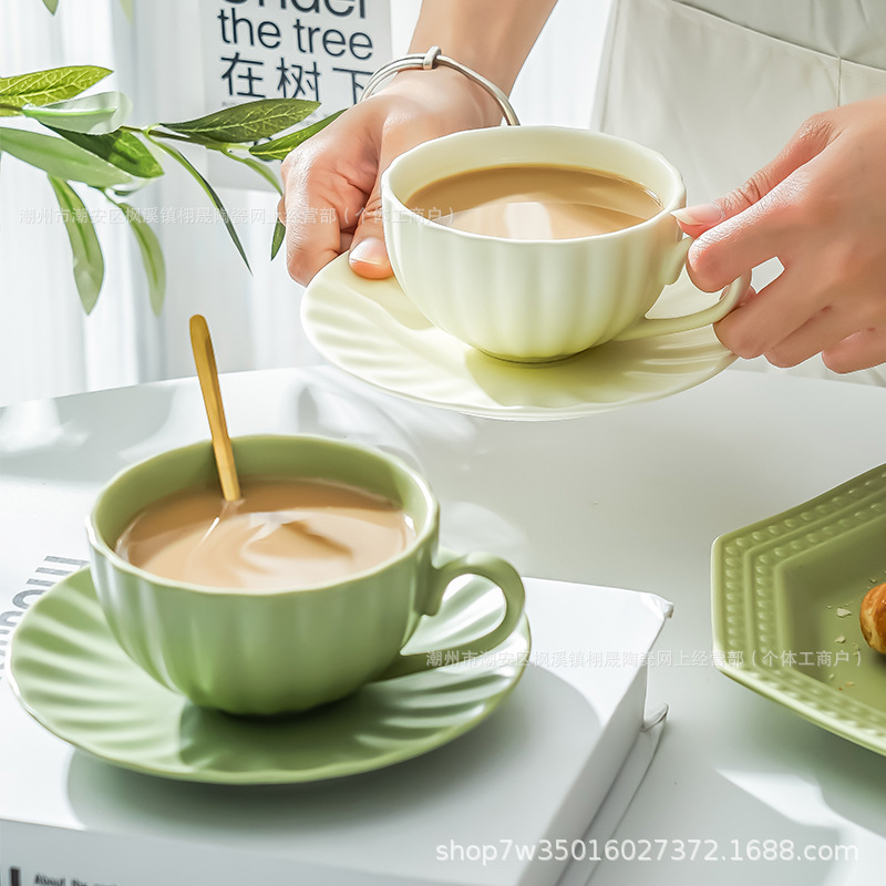 Taza de café de cerámica de alto valor facial y plato, set de taza de té de la tarde, taza de té de flores, taza de café especial para lattes, platos