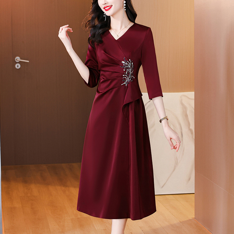 Qwfs7513 Mother-In-Law Wedding Banquet Dress 2025 Summer New Style Mother's Dress Wine Red Rhinestone Dress