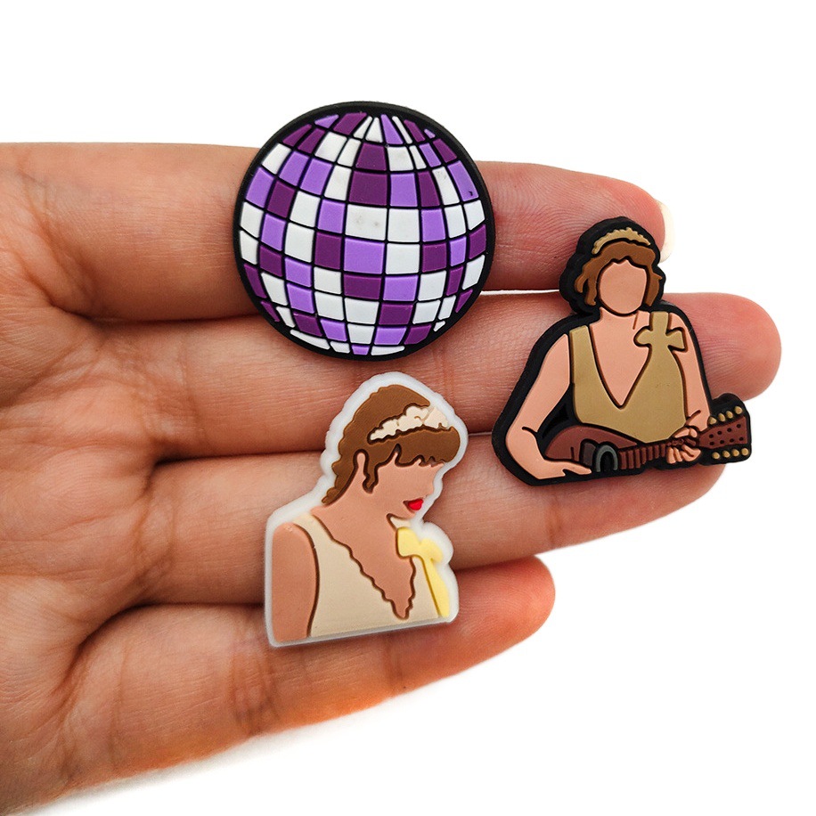 29 unids traje cantante Taylor dibujos animados DIY agujero zapatos zapato flor zapato hebilla personalidad accesorios de goma suave Amazon