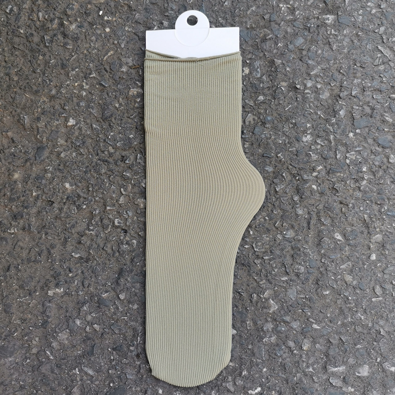 Primavera y verano calcetines de algodón peinados delgados calcetines de confinamiento sin hueso anti-pilling calcetines de moda casual transpirable de color sólido calcetines de pila al por mayor