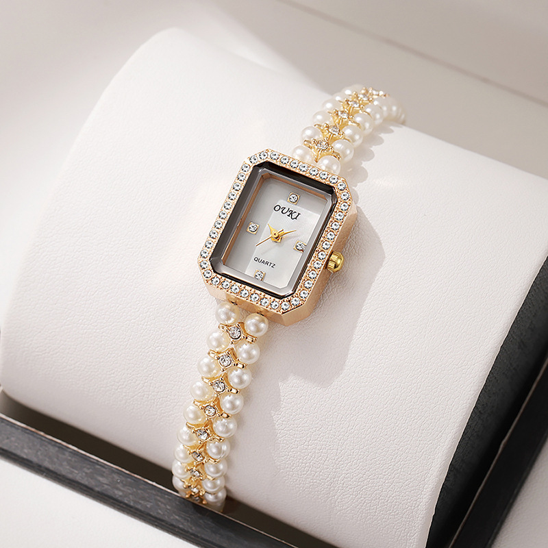 OUKI celebridad de Internet reloj de cadena de perlas medievales para mujer esfera de nácar pequeña fragancia con diamantes reloj de mujer plata