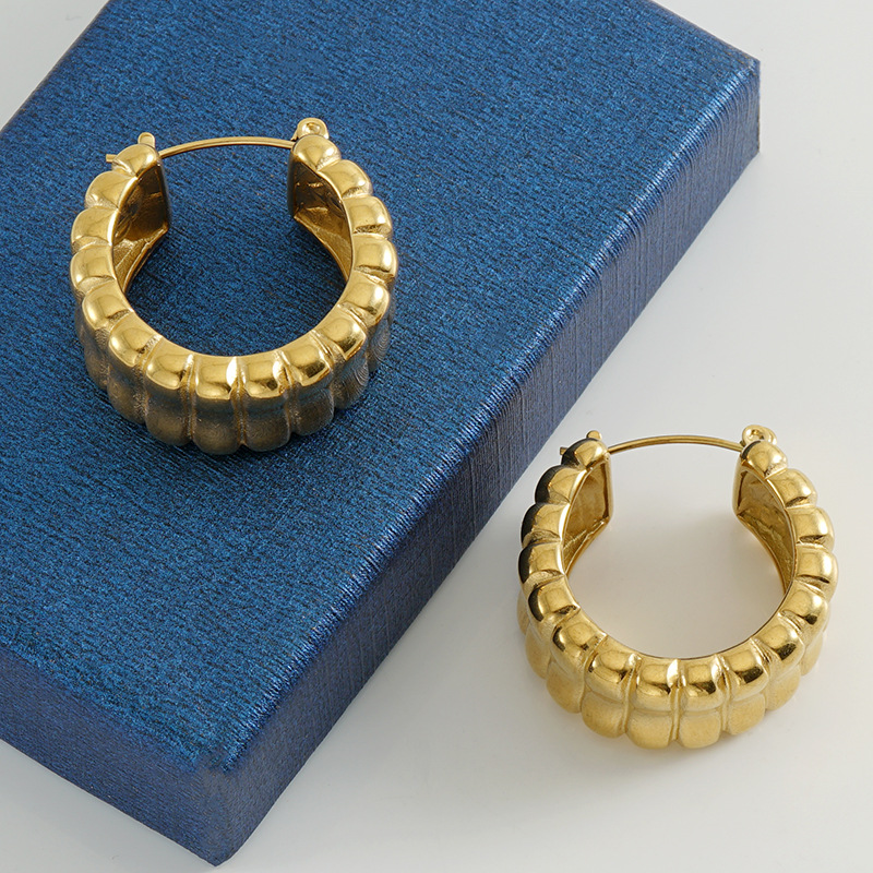 Acero inoxidable transfronterizo europeo y americano moda nicho geométrico en forma de U pendientes titanio acero 18K oro Internet celebridad pendientes alfiler para las mujeres