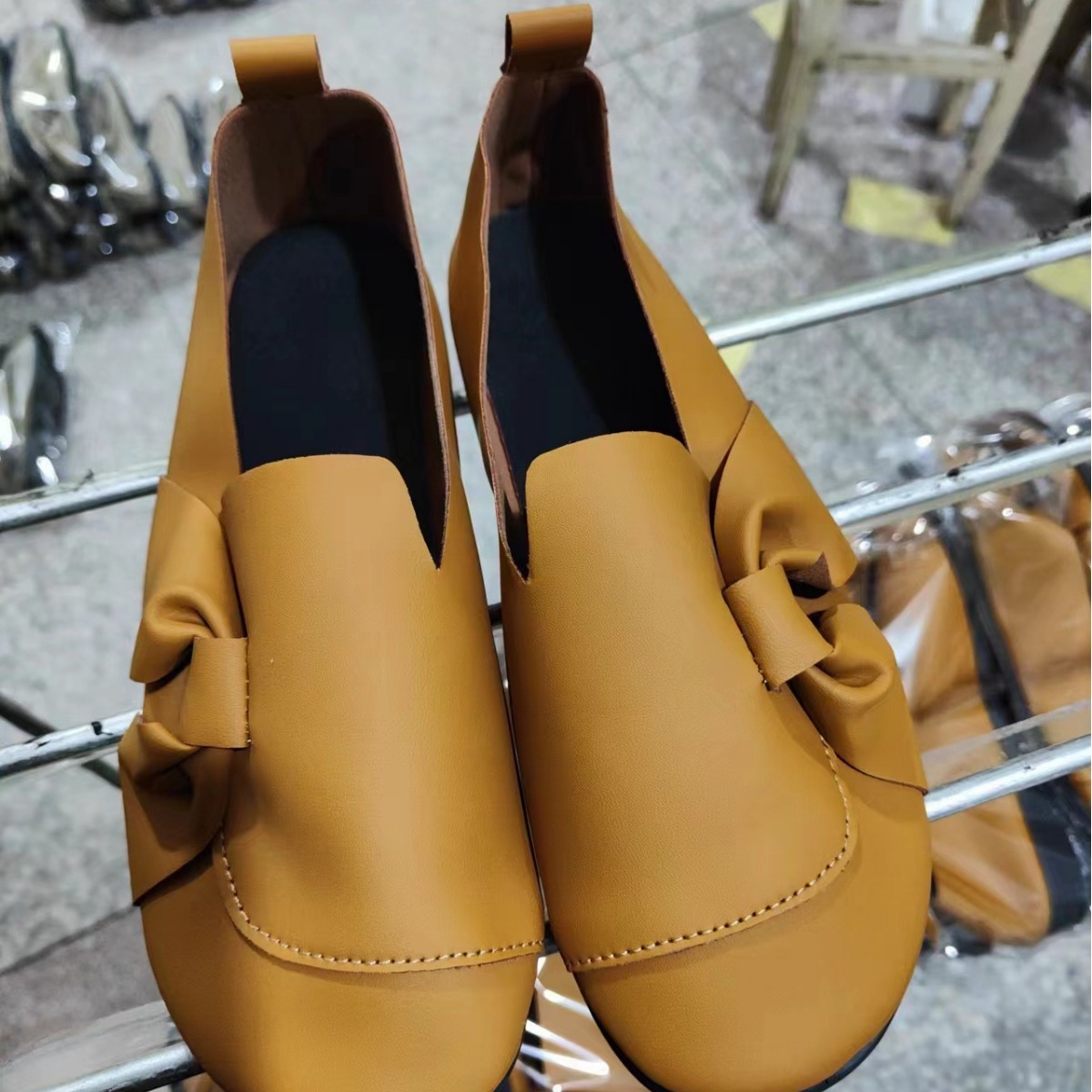 2023 otoño nuevos zapatos de mujer de talla grande zapatos de suela suave para mujer 41 zapatos cómodos de mamá antideslizantes zapatos planos de mediana edad y ancianos