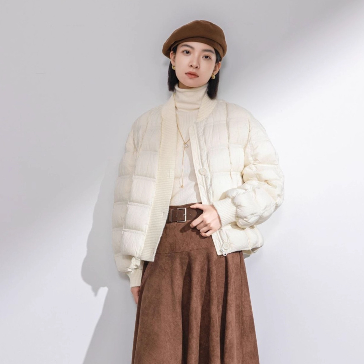 2025冬季新款鹅绒羽绒服女短款特色鹅绒服棒球罗纹褶皱显瘦防寒