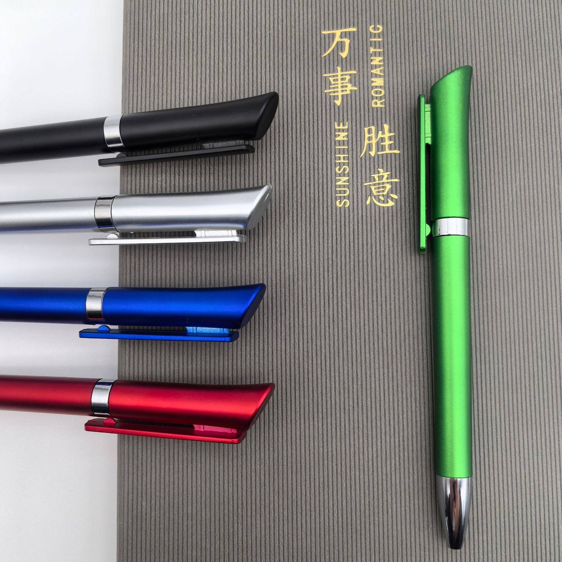 Bolígrafo publicitario personalizado, poste de pintura en aerosol, bolígrafo retorcido de plástico, portalápices grandes, bolígrafo promocional, bolígrafo giratorio