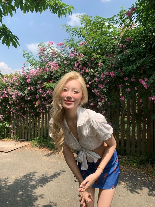 套装女2025夏季新款欲风绑带短款衬衫上衣高腰蓝色碎花半身裙潮|undefined