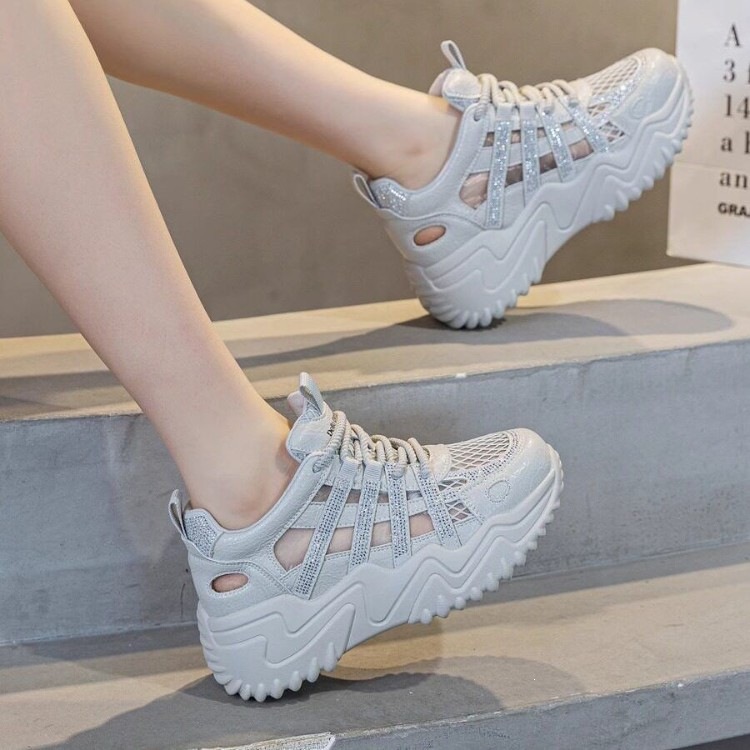 Zapatos blancos para mujeres 2026 nuevas sandalias deportivas casuales de alto nivel transpirables, zapatos de moda huecos para mujeres