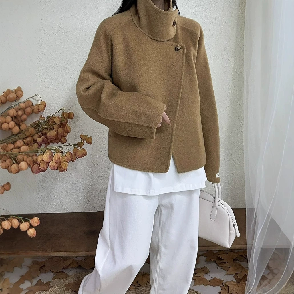 Тенденция темперамента с рукавами плеча двухстороннее шерстяное пальто женское 2024 осеннее и зимнее сокращение возраста тонкое дизайнерское шерстяное пальто