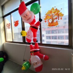 2.4メートル三人の老人が壁に登って空気を入れてクリスマスに壁に登って空気を入れる