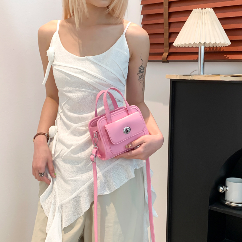 Mini simple bolso cuadrado pequeño de mano para mujer 2025 nueva moda salvaje versión coreana de alta gama bolso de mensajero femenino pequeño bolso cuadrado